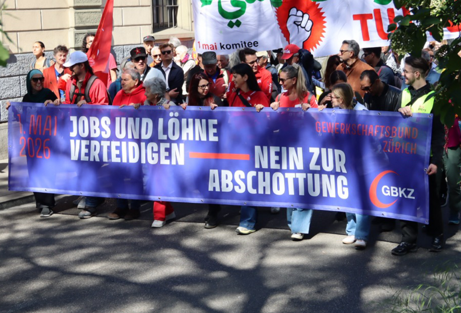 Haupttransparent in Zürich am 1. Mai: Jobs und Löhne verteidigen - nein zur Abschottung