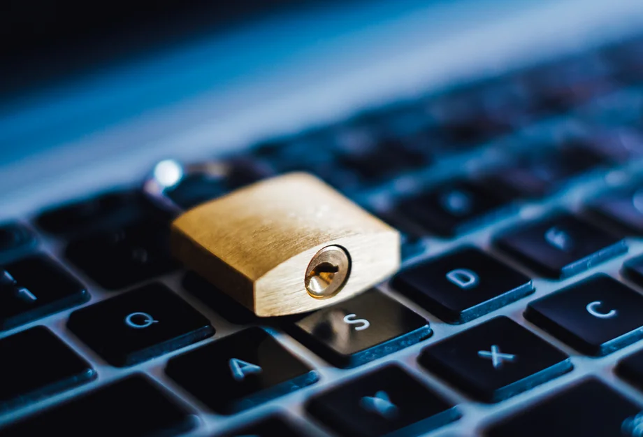 Datenschutz Schloss auf Laptop-Tastatur