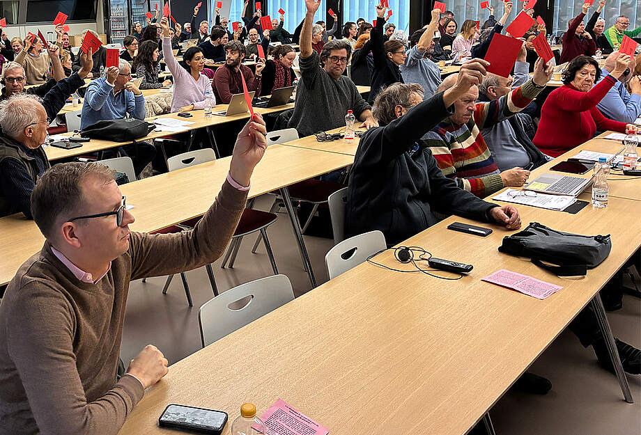 Bild abstimmender Delegierter