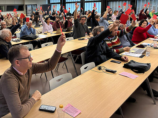 Bild abstimmender Delegierter