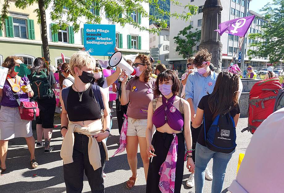 Demonstrierende Frauen in Chur