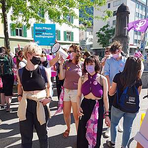 Demonstrierende Frauen in Chur