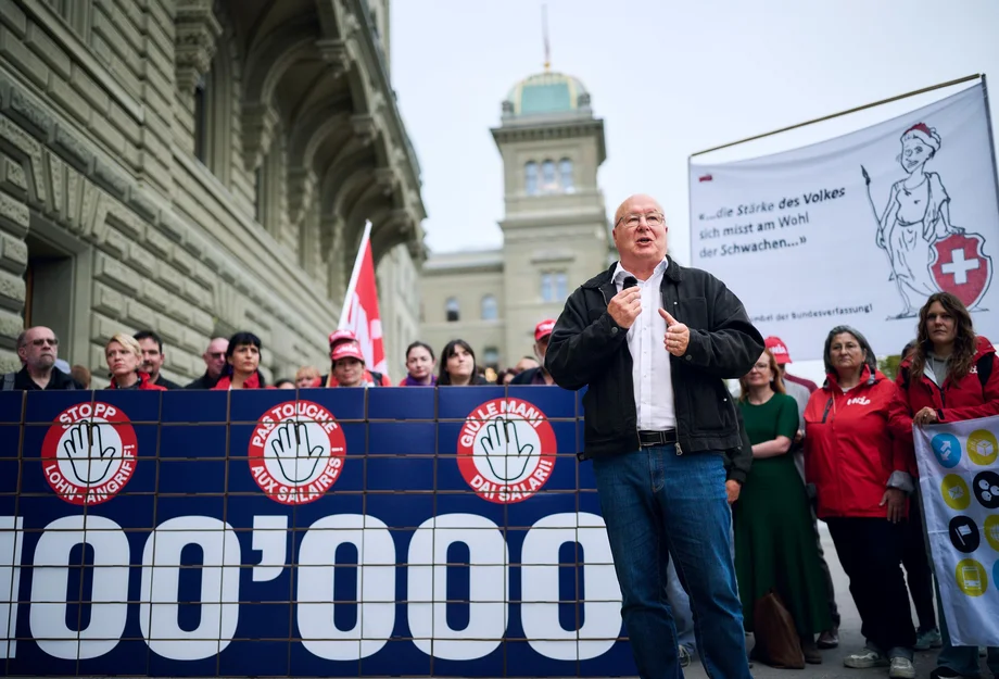 SGB-Präsident Pierre-Yves Maillard an der Einreichung.