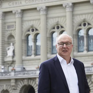 Pierre-Yves Maillard vor dem Bundeshaus