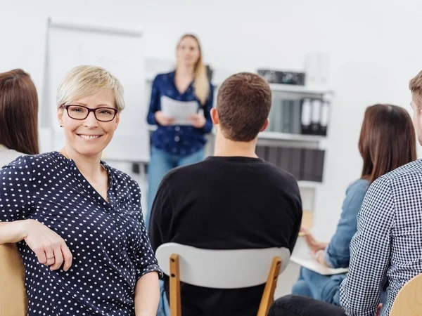 Teilnehmerin in einem Seminar