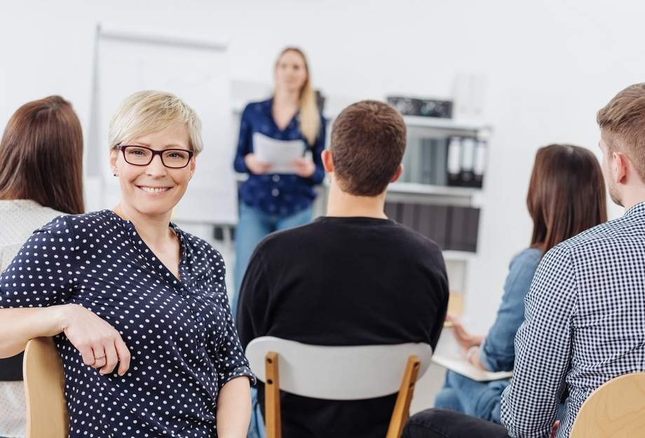 Teilnehmerin in einem Seminar