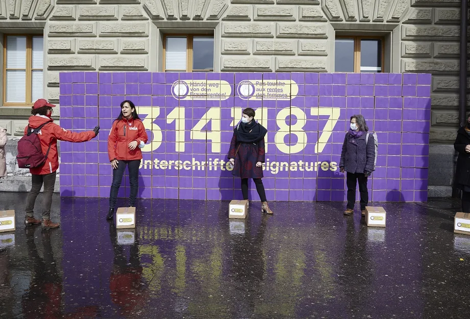 314'187 Übergabe der 314'187 Unterschriften