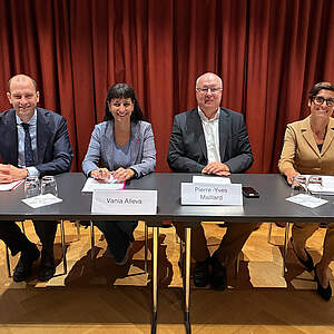 Medienkonferenz mit (v.l.) David Gallusser, Vania Alleva, Pierre-Yves Maillard und Esther Hess
