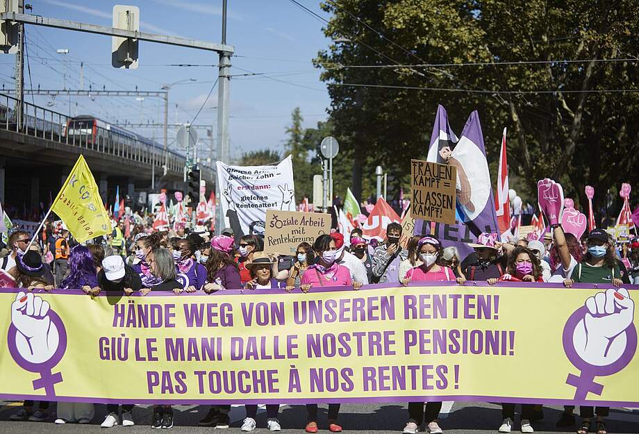 Demo am 18.09.2021 mit Fronttransparent: Hände weg von unseren Renten!